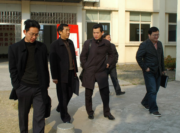 �н������쵼����У���ָ������