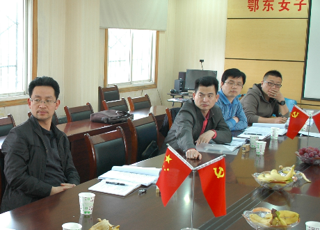 �н������쵼����У���ָ������