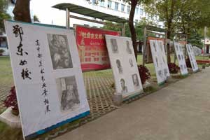 我校高考班举办美术专业素描展