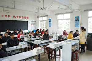 我校初中部召开第一次家长会
