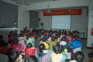 安全始于心，平安重在行——我校组织学生观看全国中小学生安全教育日特别节目《新闻大求真》