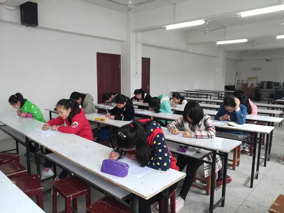 我校初中部数学基础知识竞赛成功举行