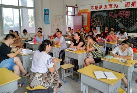 鄂东女子学校组织开展新学期教师培训