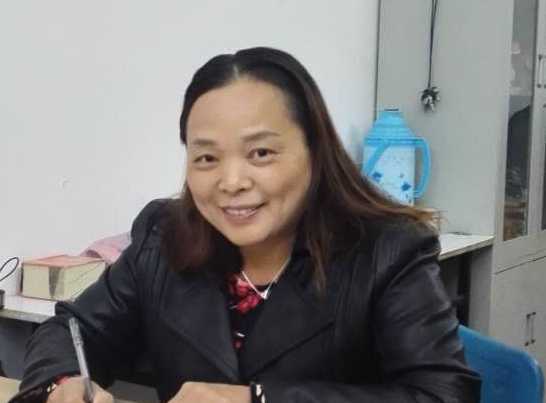 语文教师 潘彩平