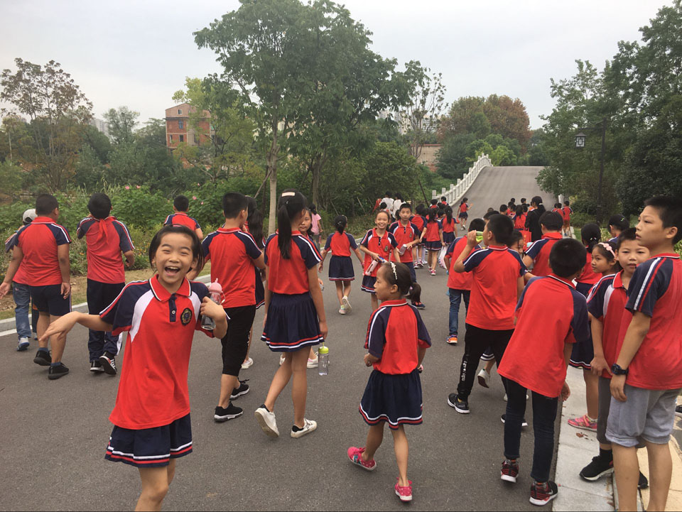 与秋天拥抱,和快乐同行——我校小学部组织秋游活动