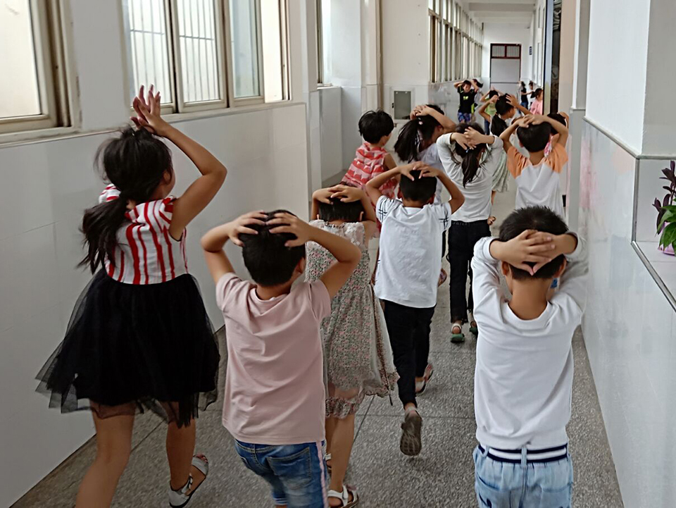 我校举办防震减灾应急疏散演练活动