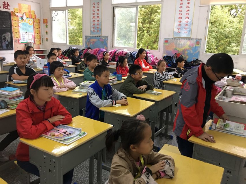 我校小学部召开防校园欺凌班会活动