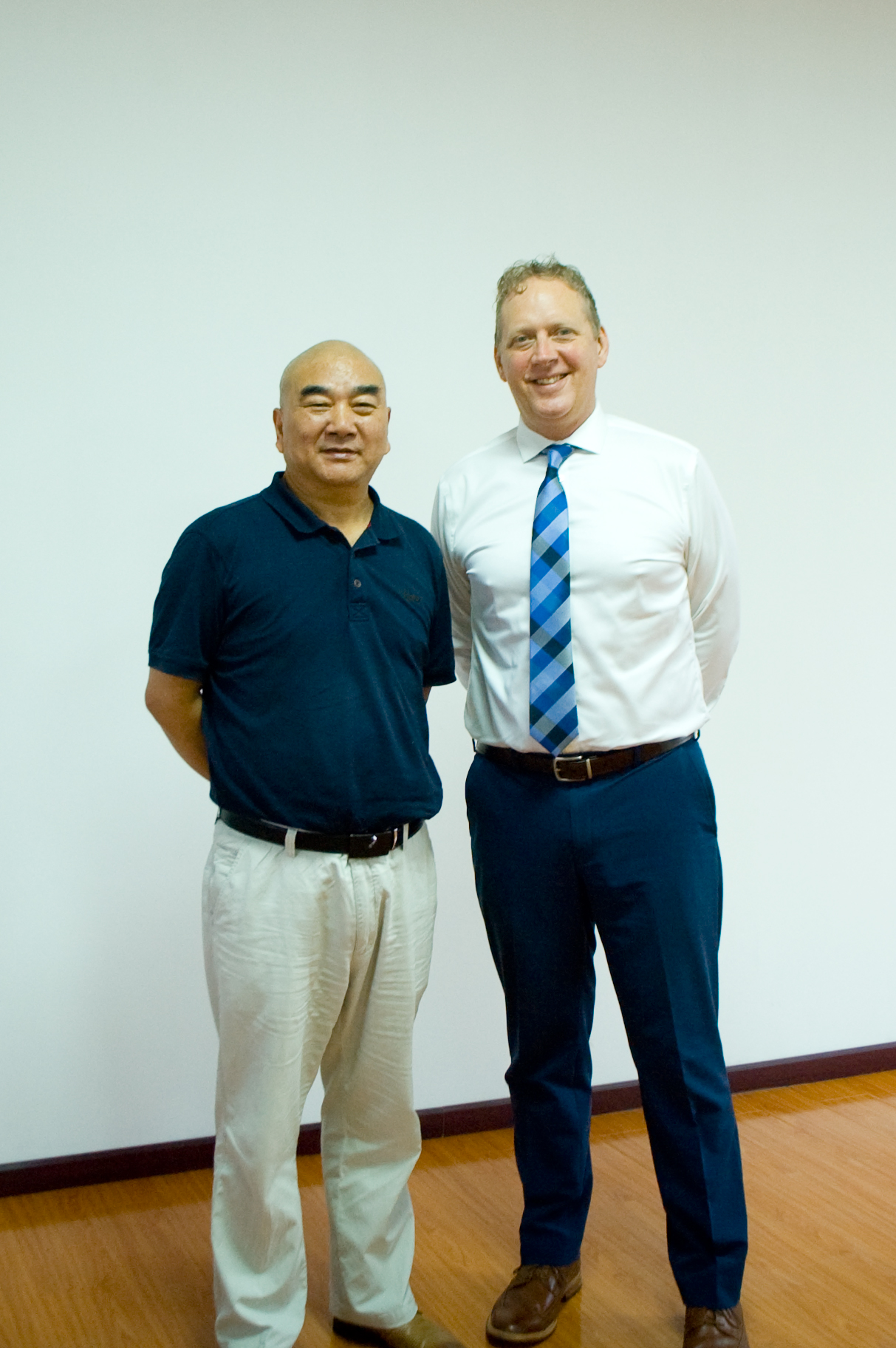 美国西俄勒冈大学教学副校长Robert博士等一行来访我校