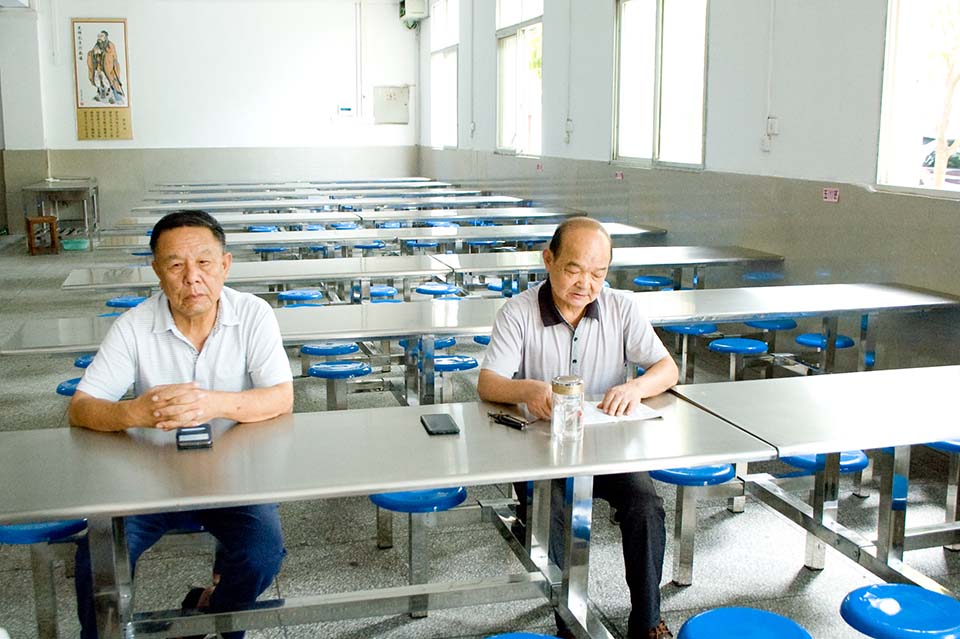 我校后勤部门召开食品安全培训会