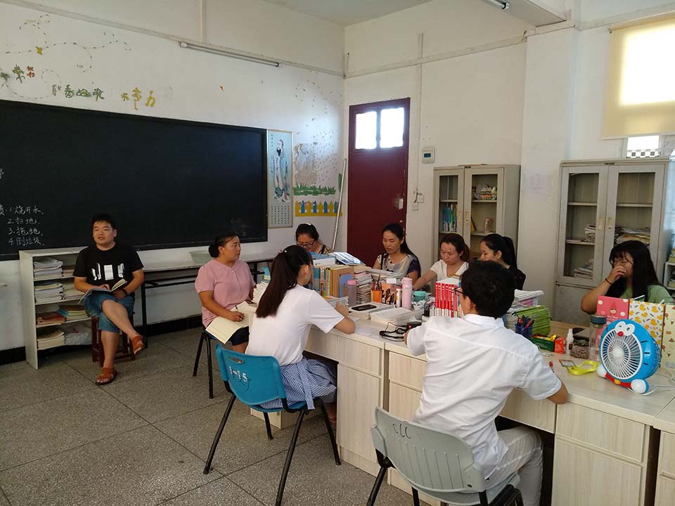初中部召开全体教师教学工作会