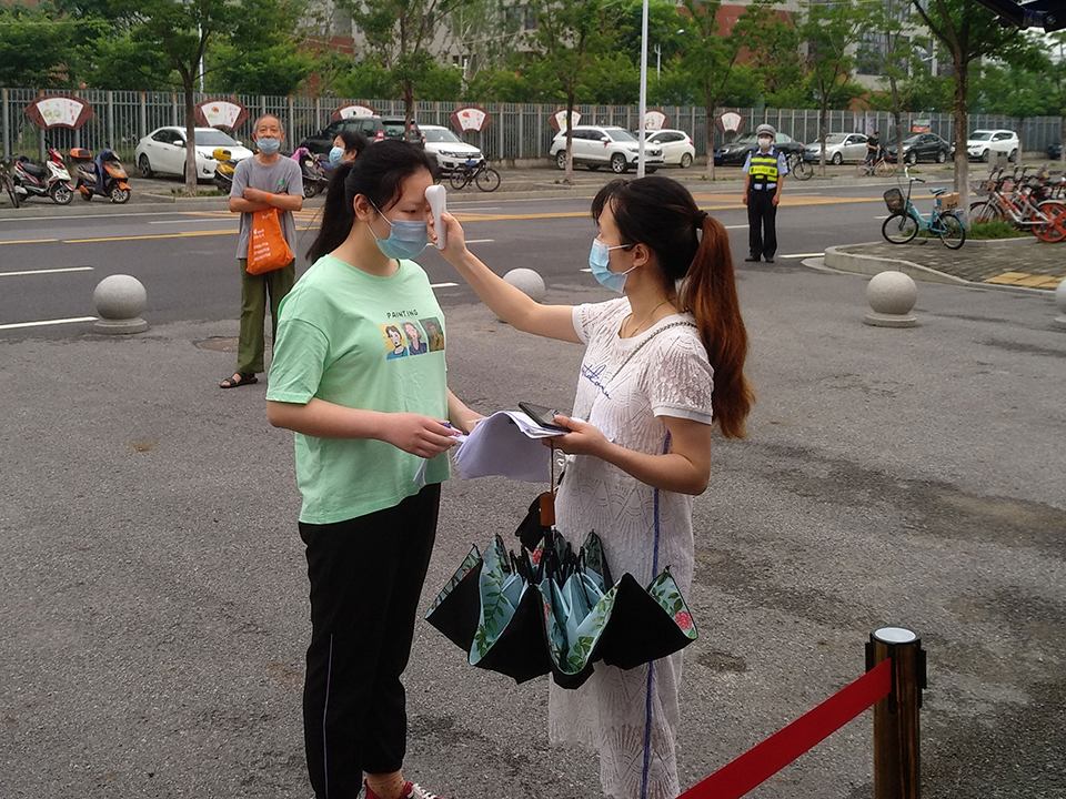 鄂东女校初三年级复学！风雨无阻，少年归来！