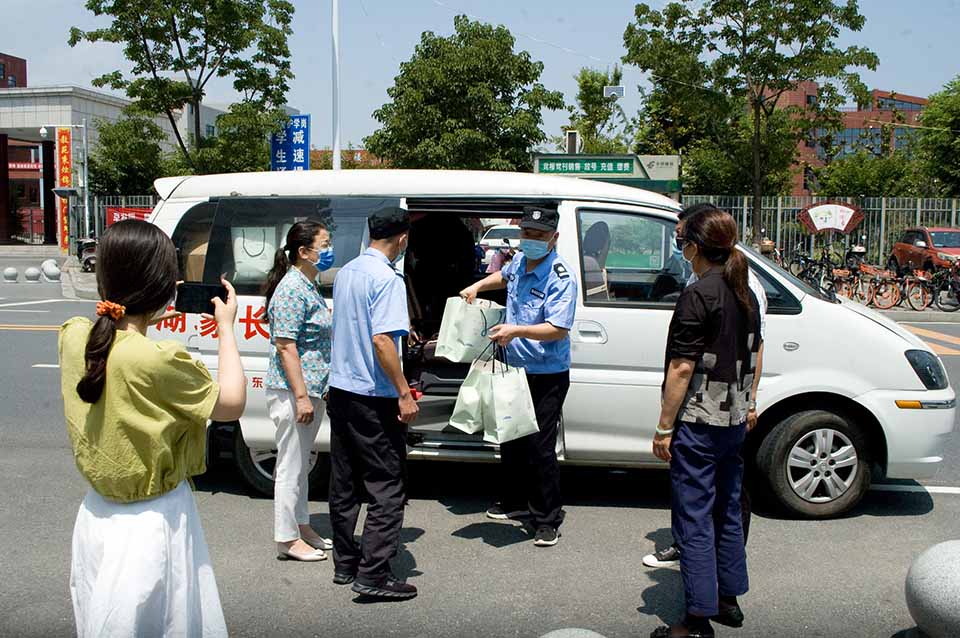 爱心阳光，呵护成长——黄冈市妇联“六一”儿童节来校慰问留守儿童