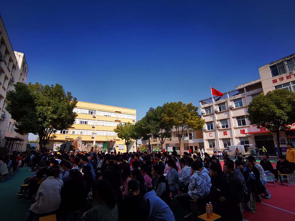 秀我真风采,歌声齐飞扬——我校举行校园十佳歌手大赛