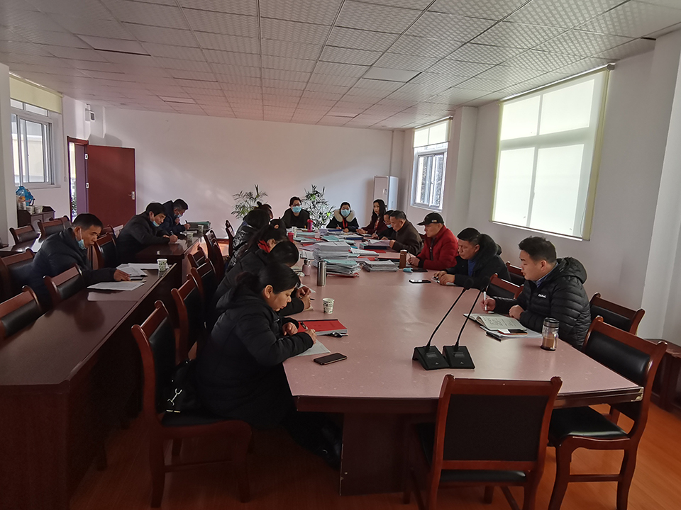 我校召开中层干部述职大会