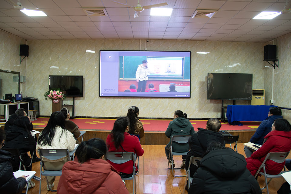同筑安全意识，共建平安校园——我校组织教职工参加全市“同上一堂安全课”安全教育培训活动